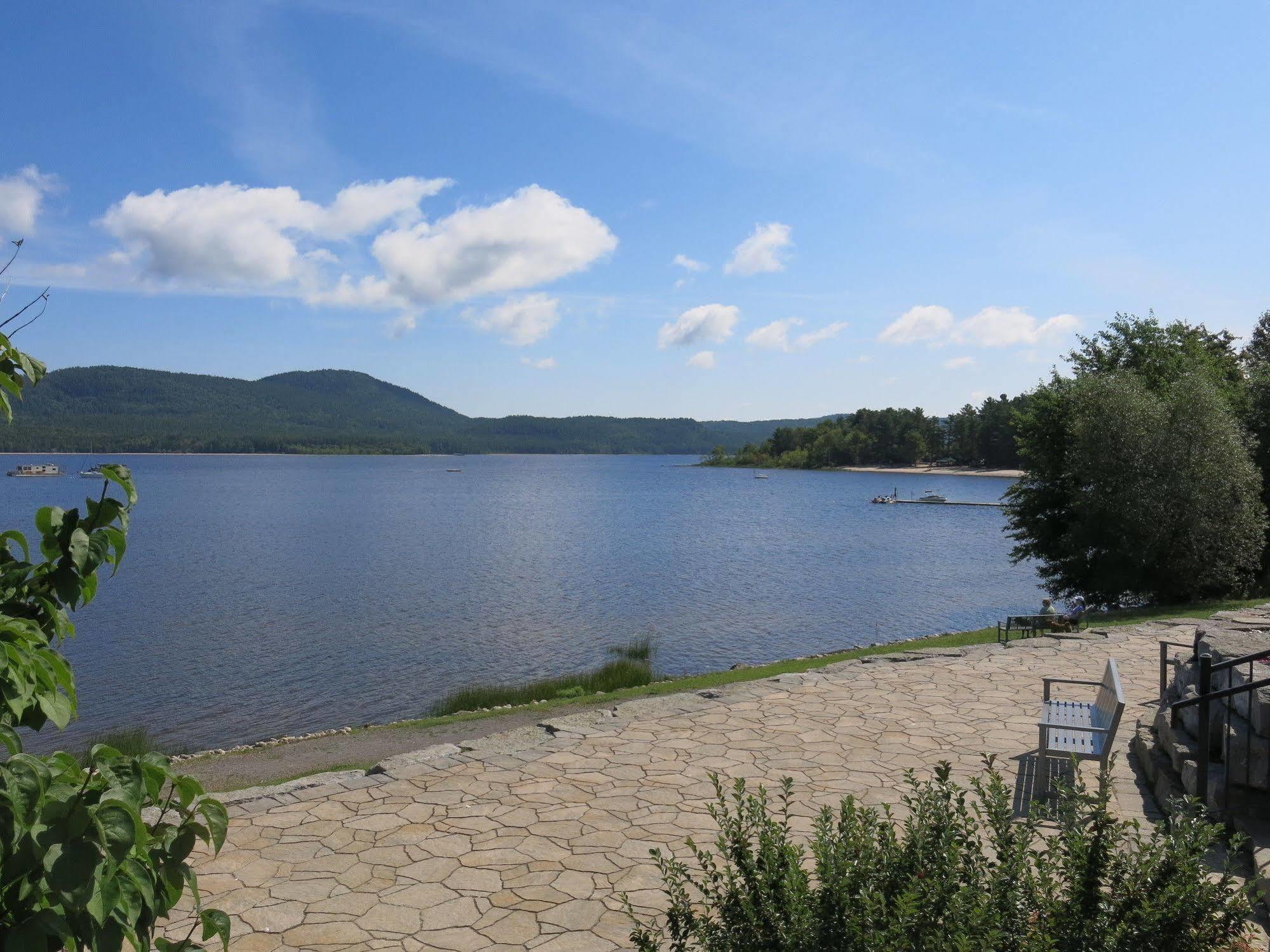 Shemron Suites Hotel Deep River Exterior foto