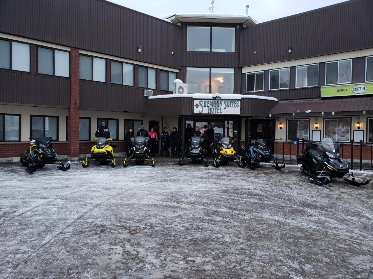 Shemron Suites Hotel Deep River Exterior foto