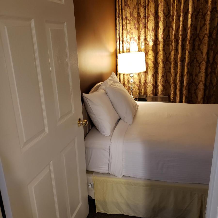 Shemron Suites Hotel Deep River Exterior foto